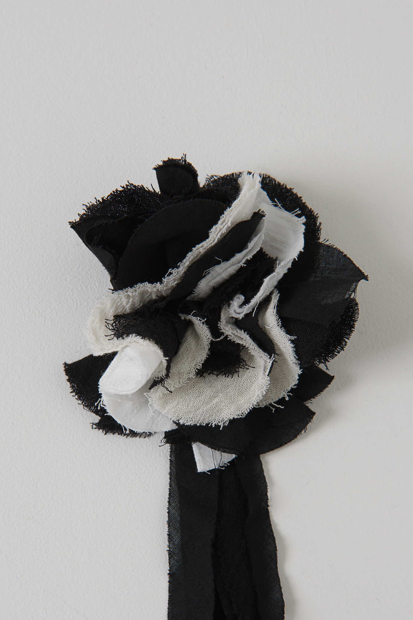 THEILMA Lang Corsage Brooch