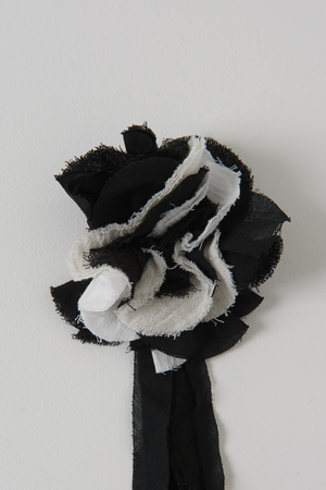 THEILMA Lang Corsage Brooch