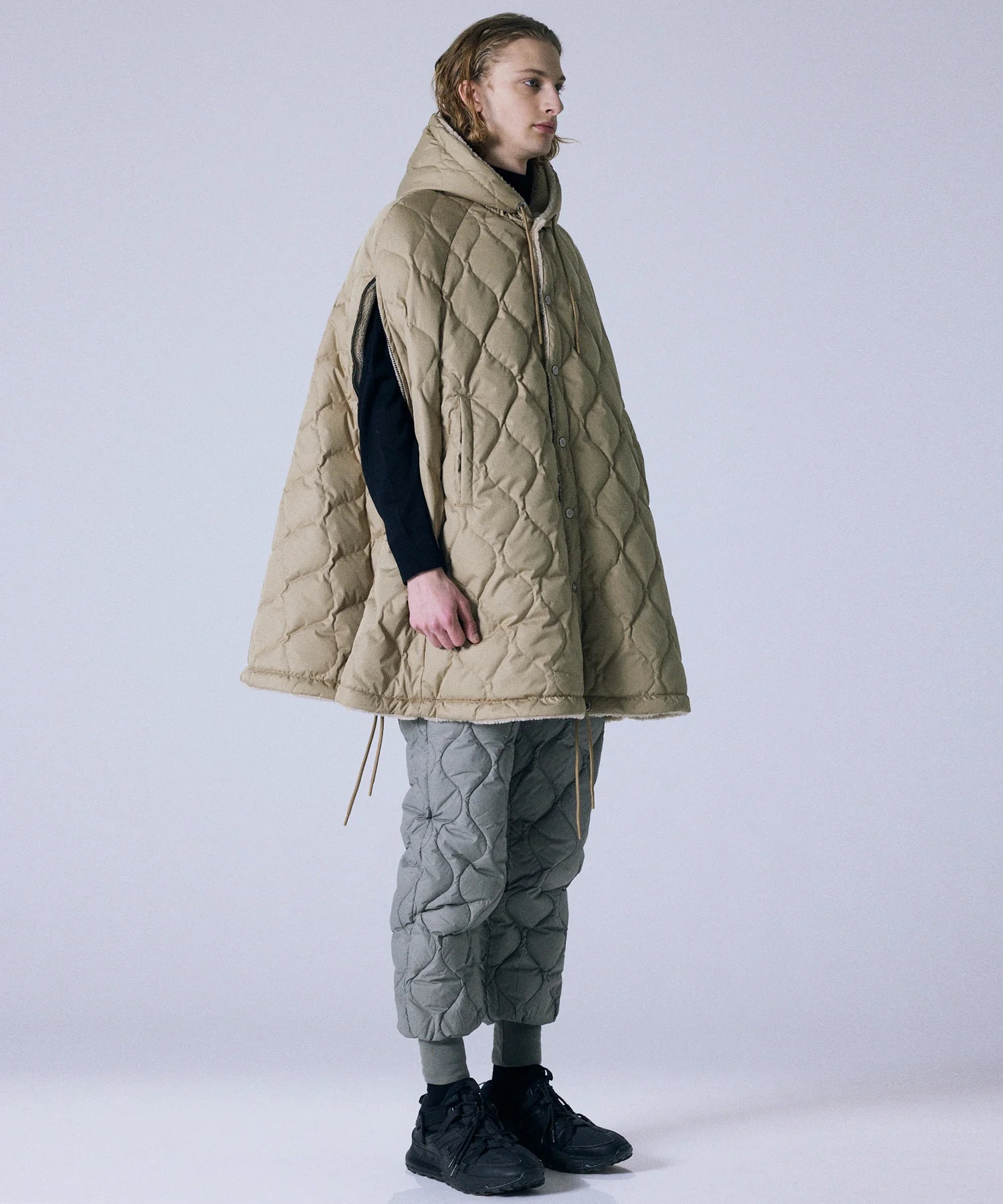 TAION DOWN CAPE (BEIGE/BLACK) – kyo journal TAION DOWN CAPE (BEIGE/BLACK) – kyo journal