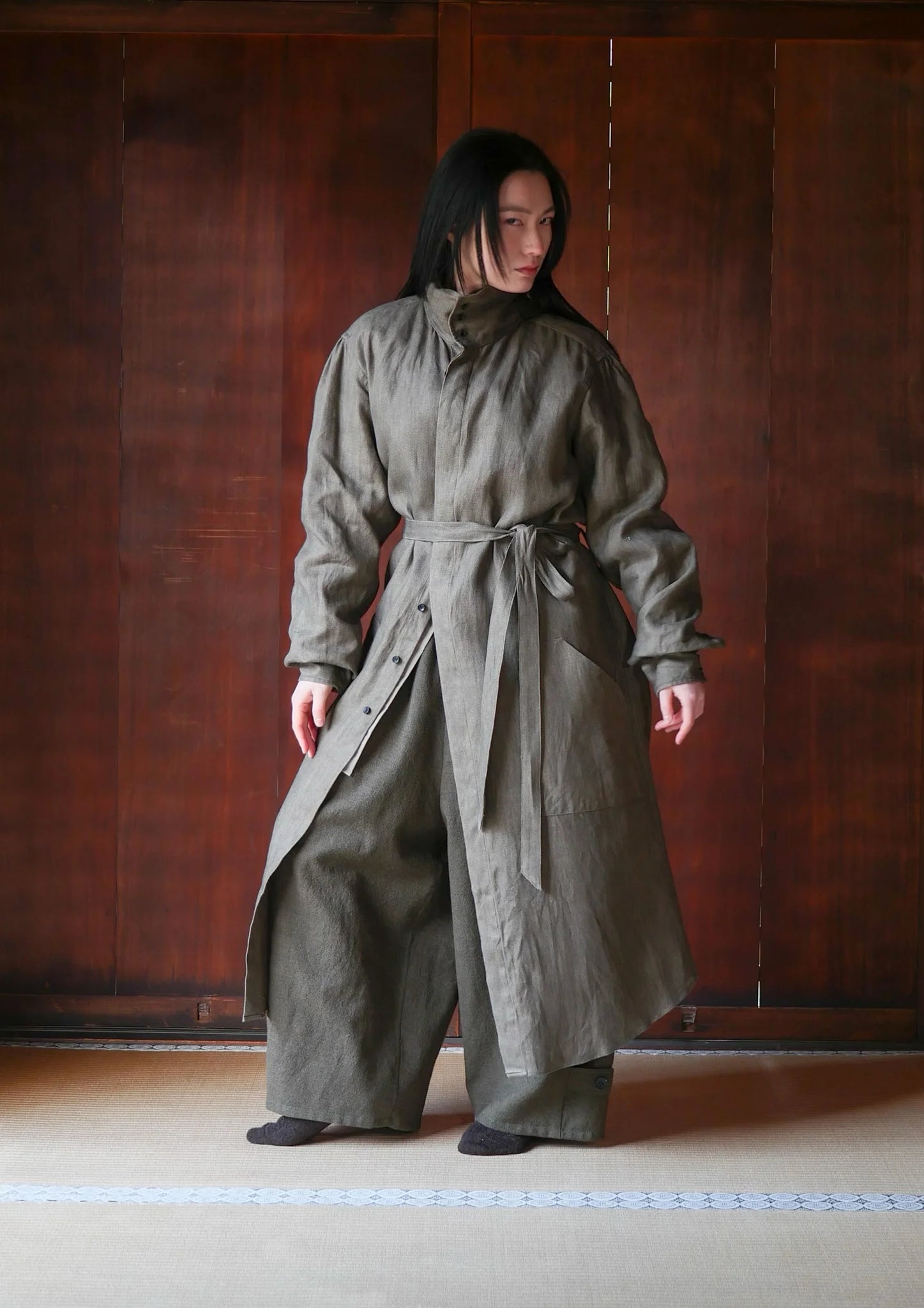 TOKIARI 'PHANTOM' HIGH-NECK GATHERD SHIRT COAT