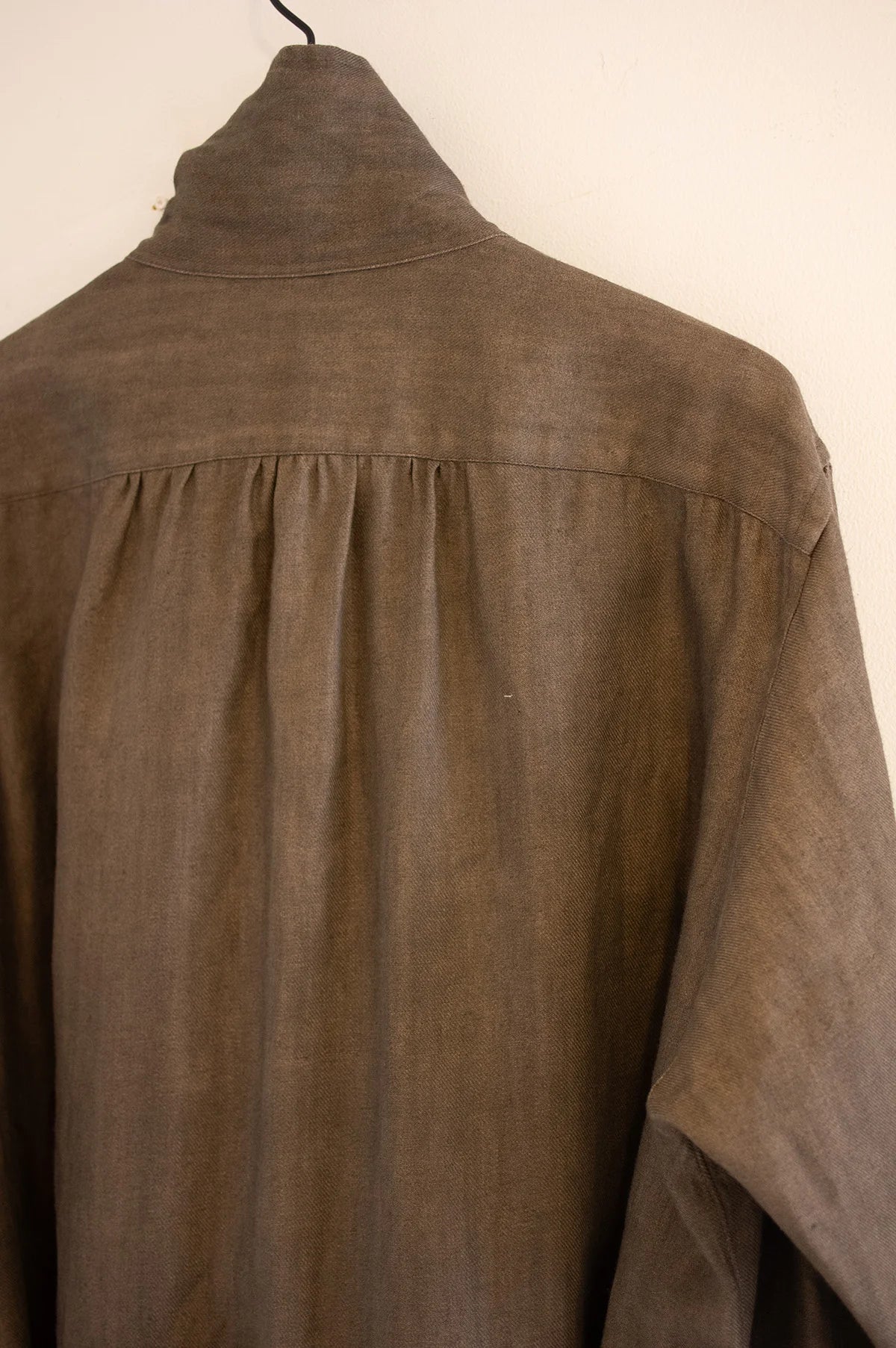 TOKIARI 'PHANTOM' HIGH-NECK GATHERD SHIRT COAT