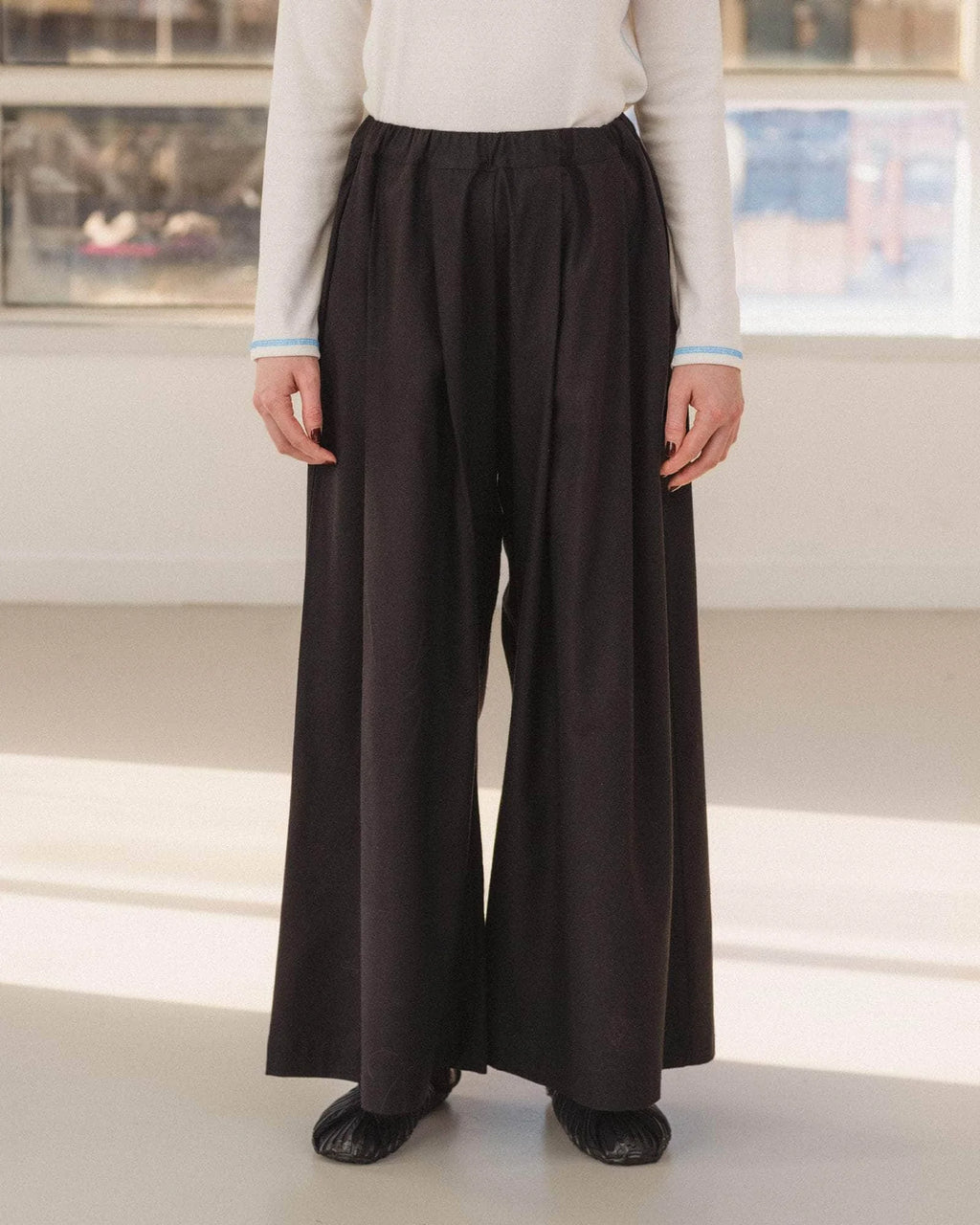 Baserange Avi Pants - Wild Silk black