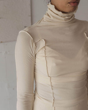 Baserange Omato Turtle Neck Off white