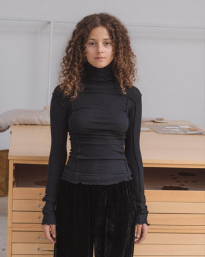 Baserange Omato Turtle neck Black