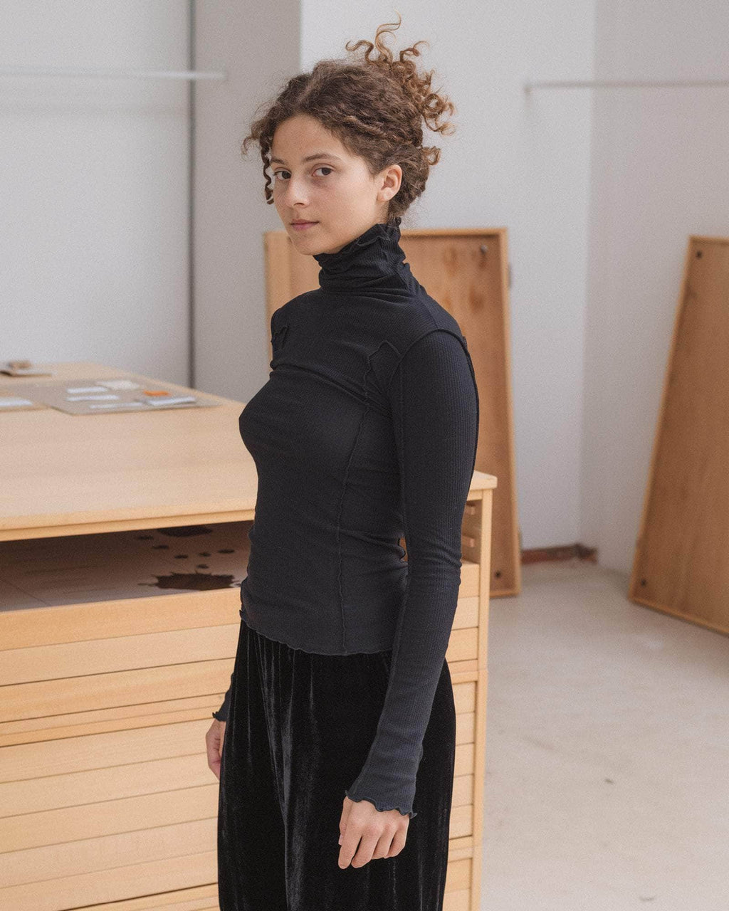 Baserange Omato Turtle neck Black